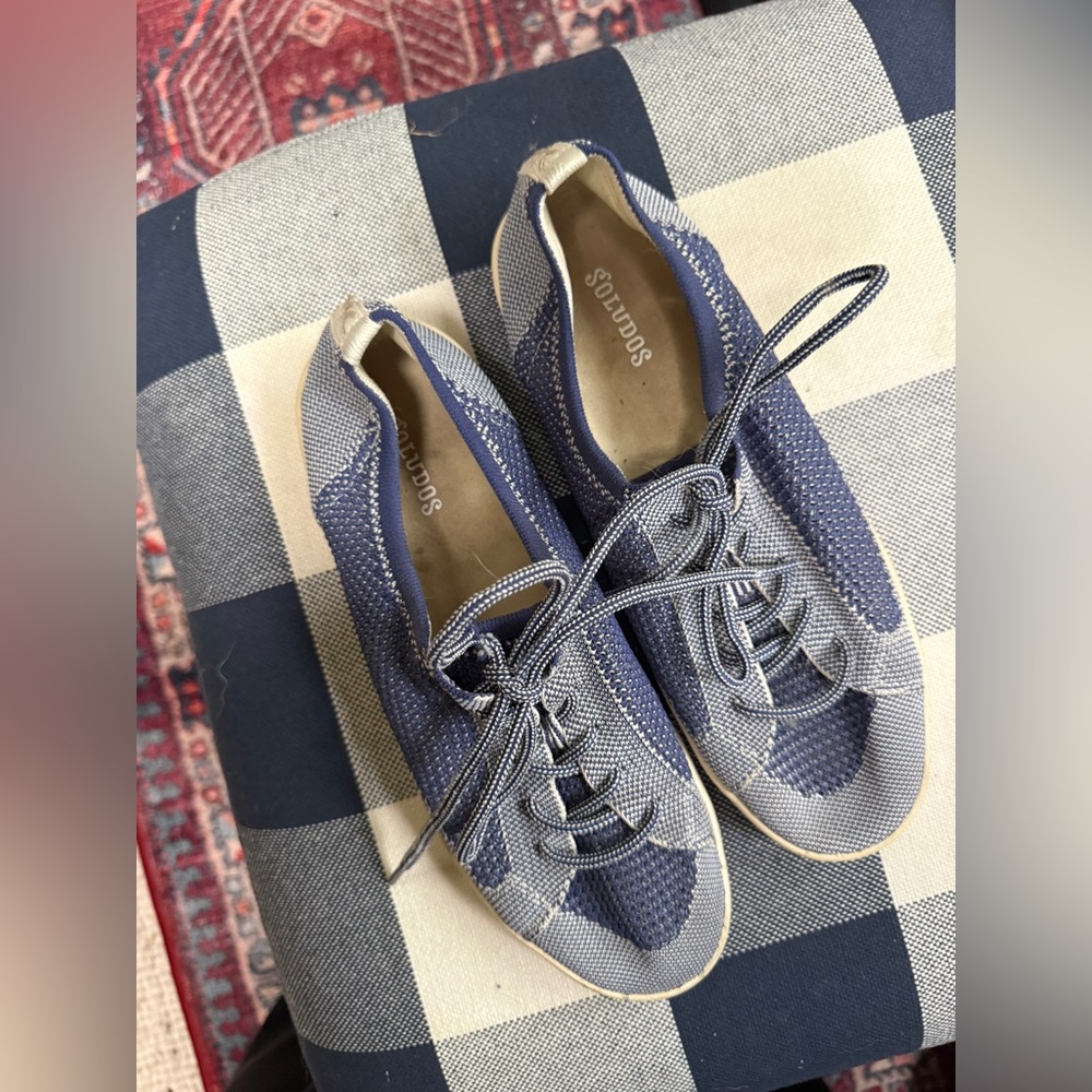 Soludos Women's Two-Tone Navy and Light Gray Knit Lace-Up Sneakers